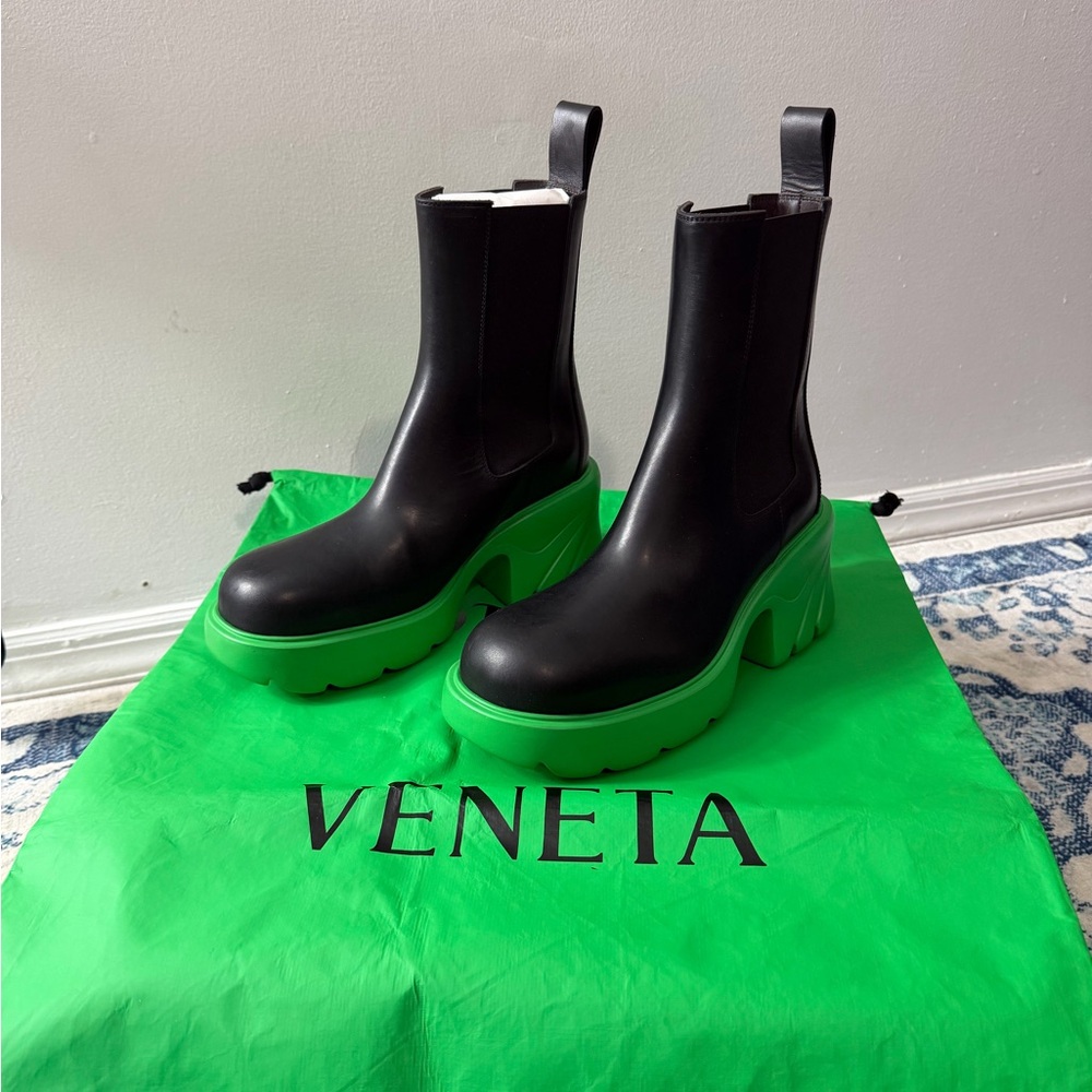 Bottega Veneta Black Flash Chelsea Boots